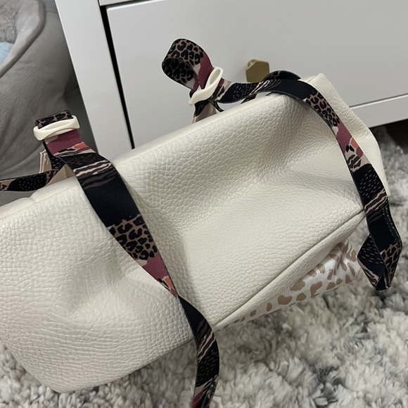 Jansport Luxe Animal print backpack - Picture 4 of 9